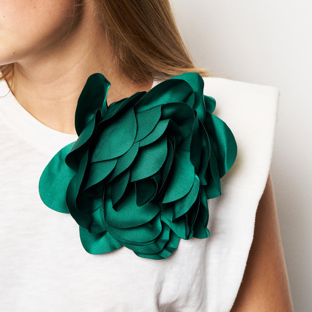CARMEN BROSCHE emerald