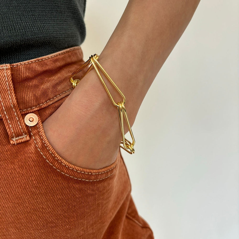 NAIL ARMBAND